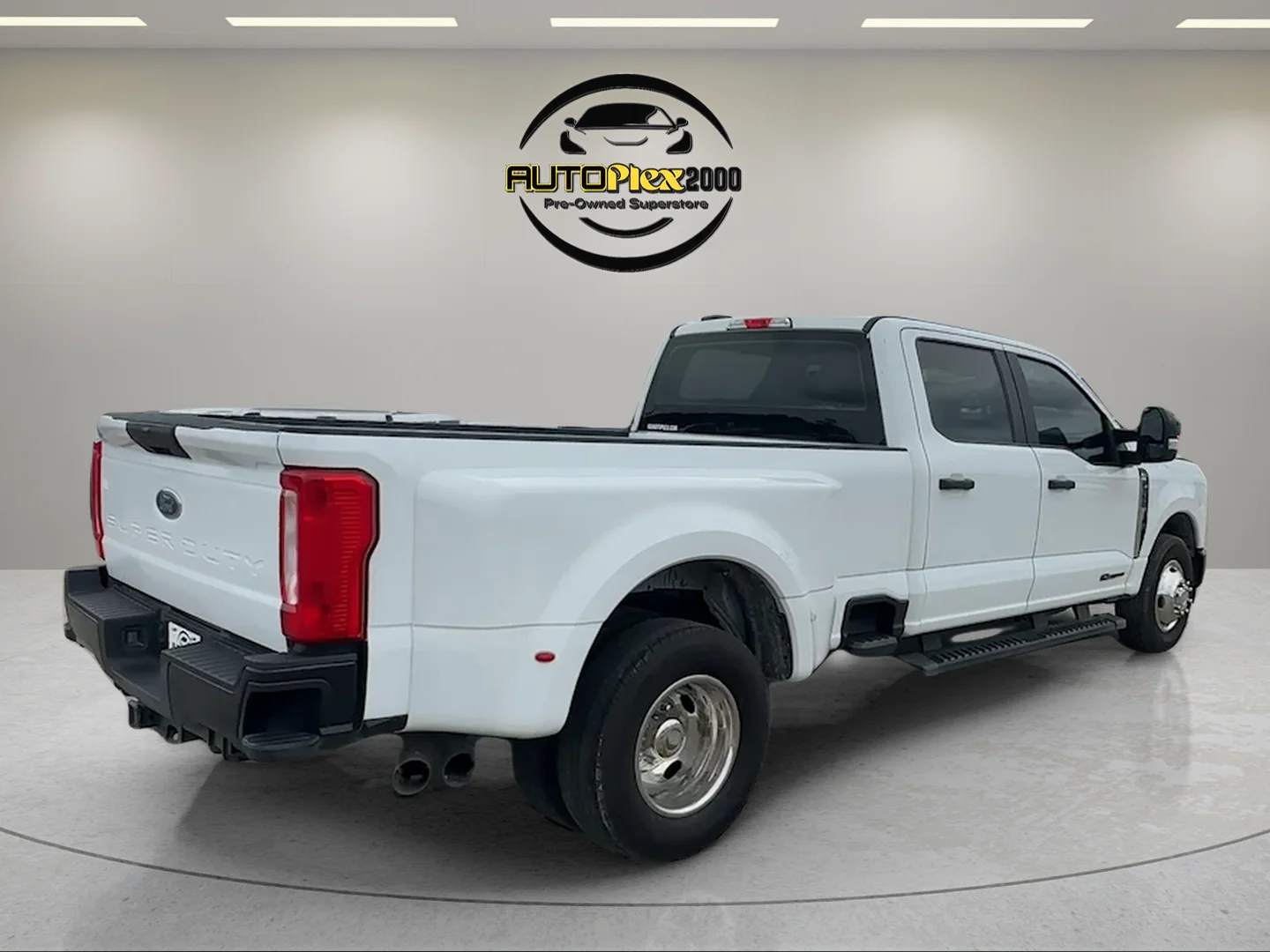 Used 2024 White Ford XL image 7