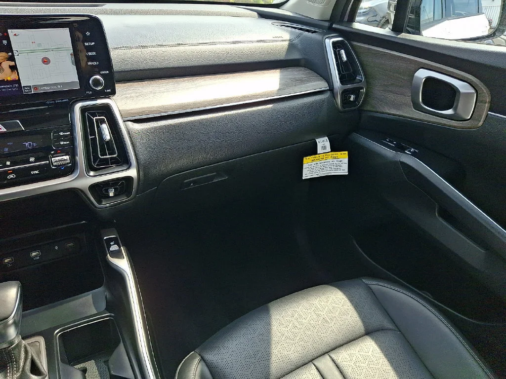 Used 2022 White Kia X-Line EX image 17