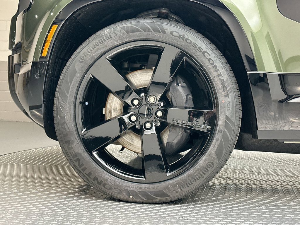 New 2026 Woolstone Green Land Rover X-Dynamic SE image 5