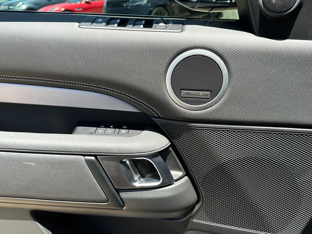 2025 Land Rover Discovery Dynamic SE - Photo 18