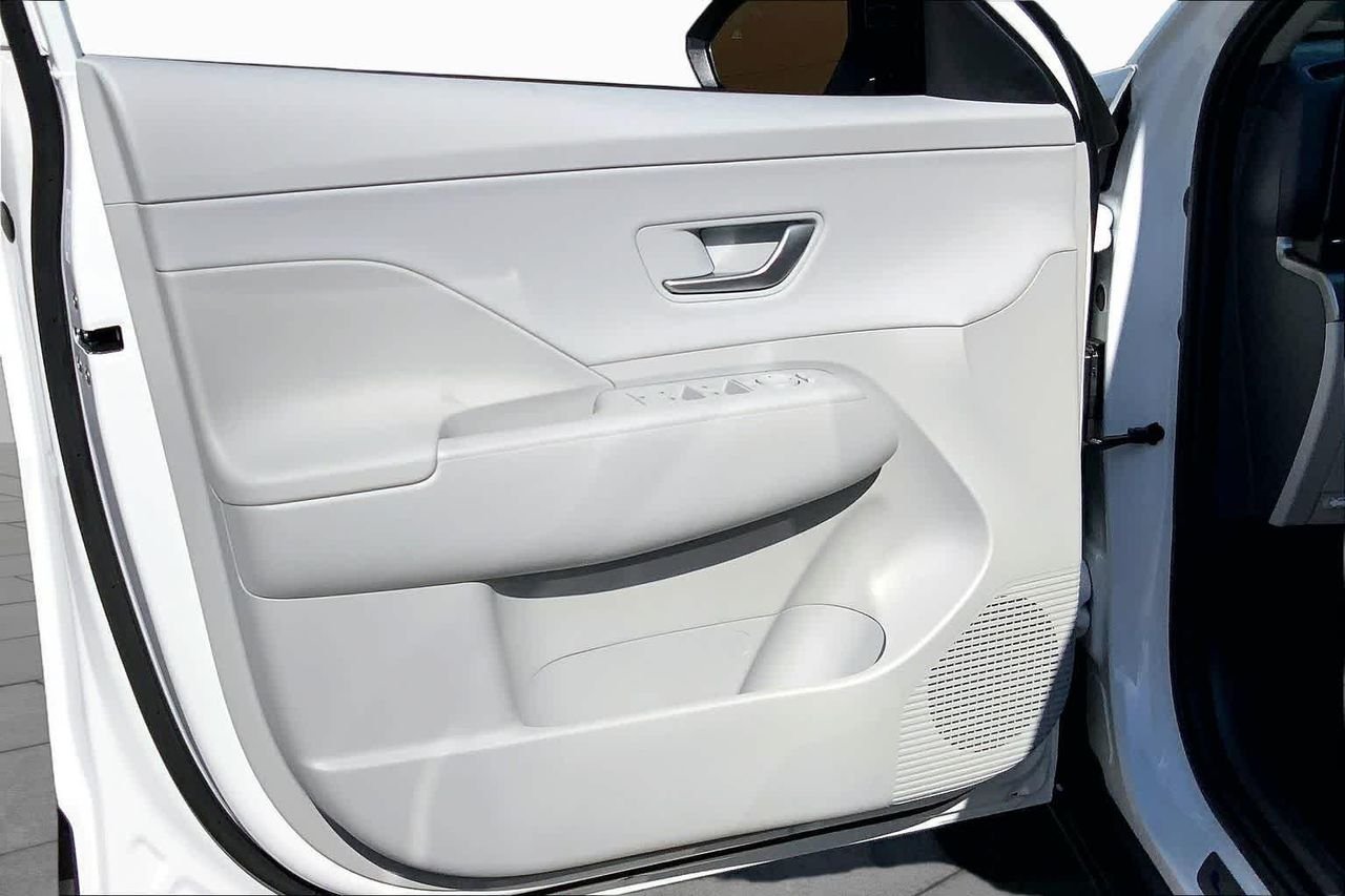 New 2026 Atlas White Hyundai SEL Premium FWD image 10