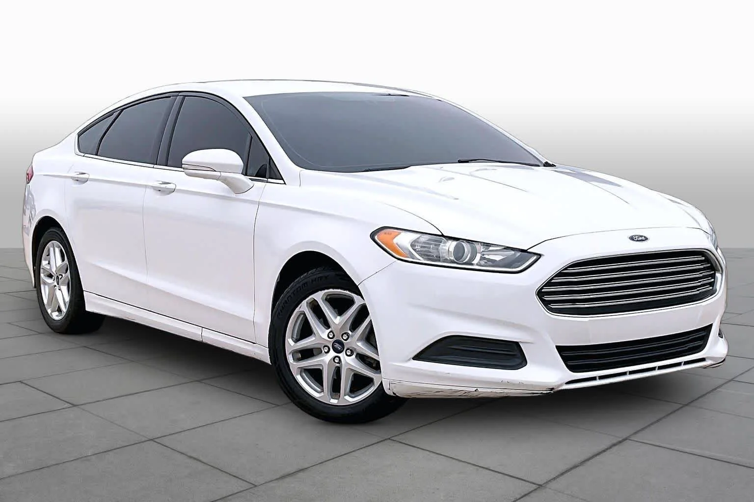 Used 2014 Oxford White Ford SE image 3
