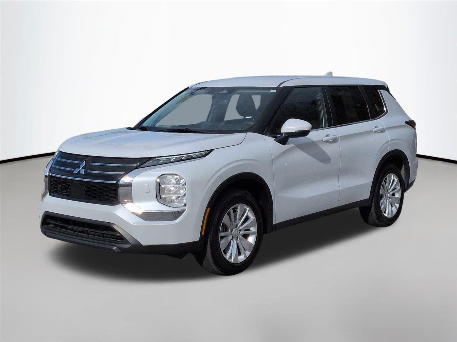 2025 Mitsubishi Outlander ES S-AWC's photo