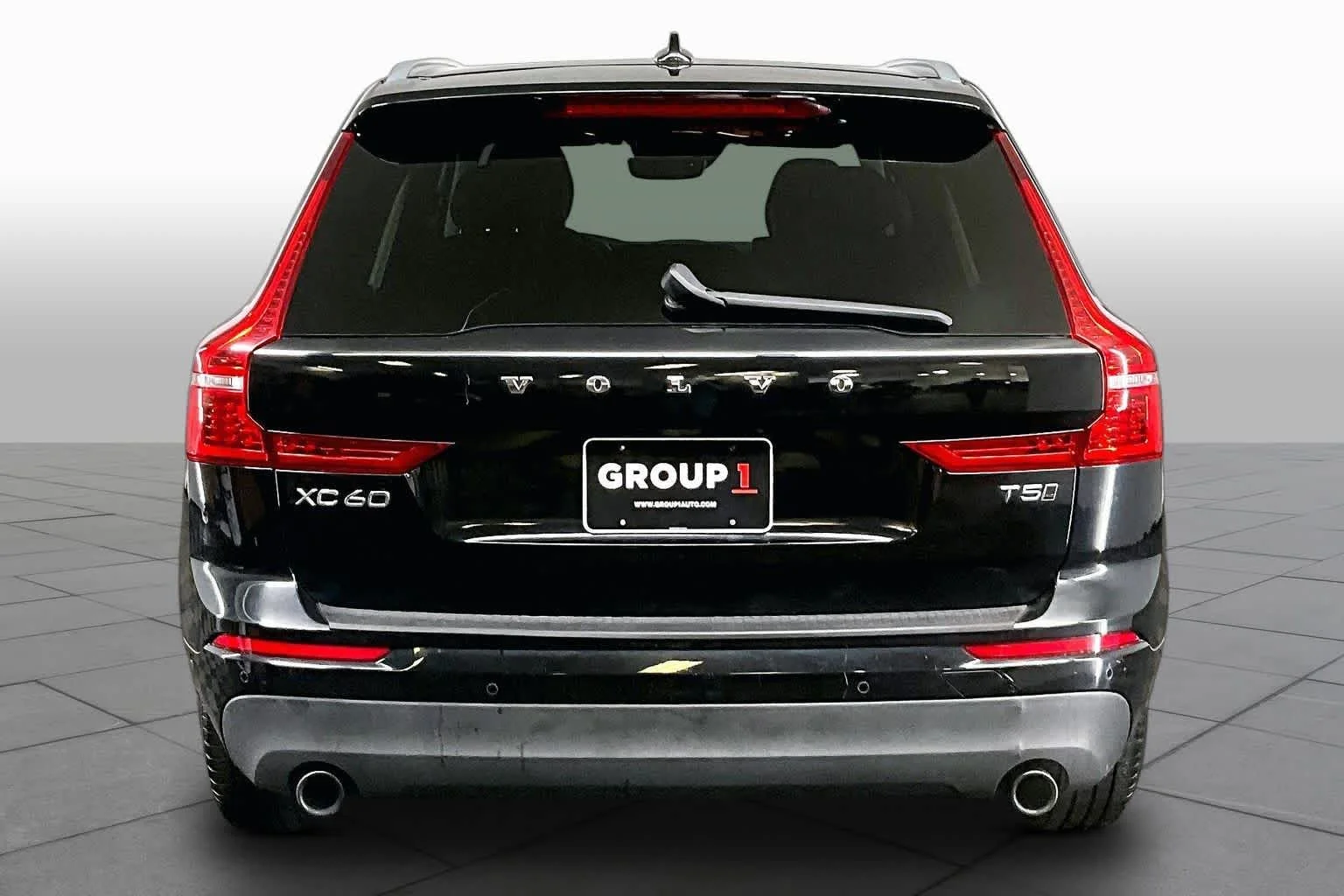 Certified Used 2019 Onyx Black Metallic Volvo Momentum image 5