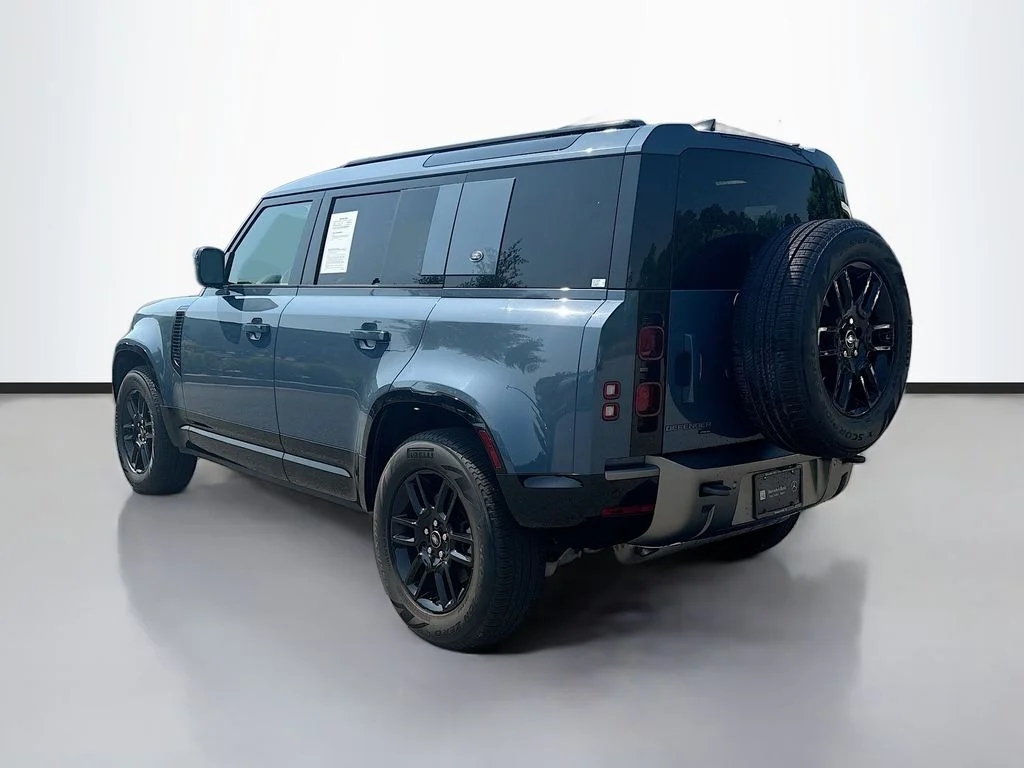 Used 2022 Blue Land Rover X-Dynamic SE image 5