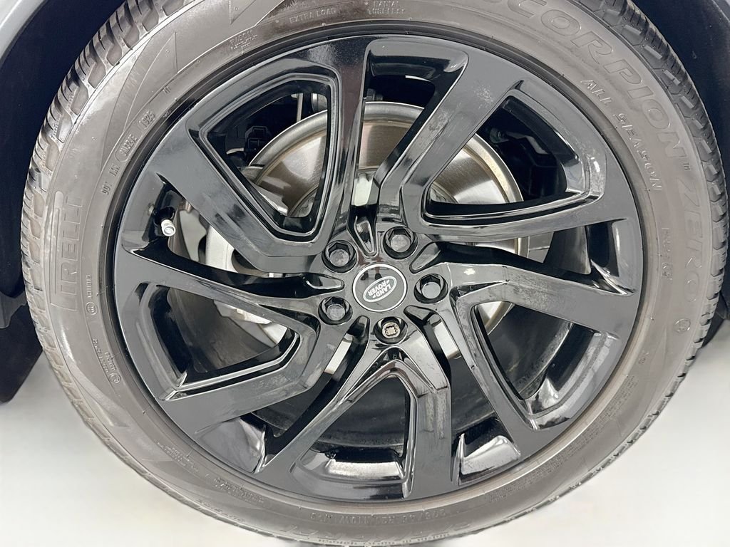 Certified Used 2025 Fuji White Land Rover S image 32