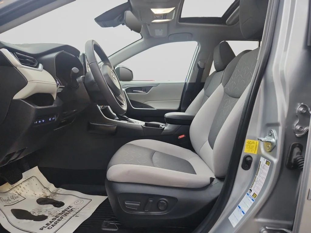 Used 2022 Silver Toyota XLE image 10