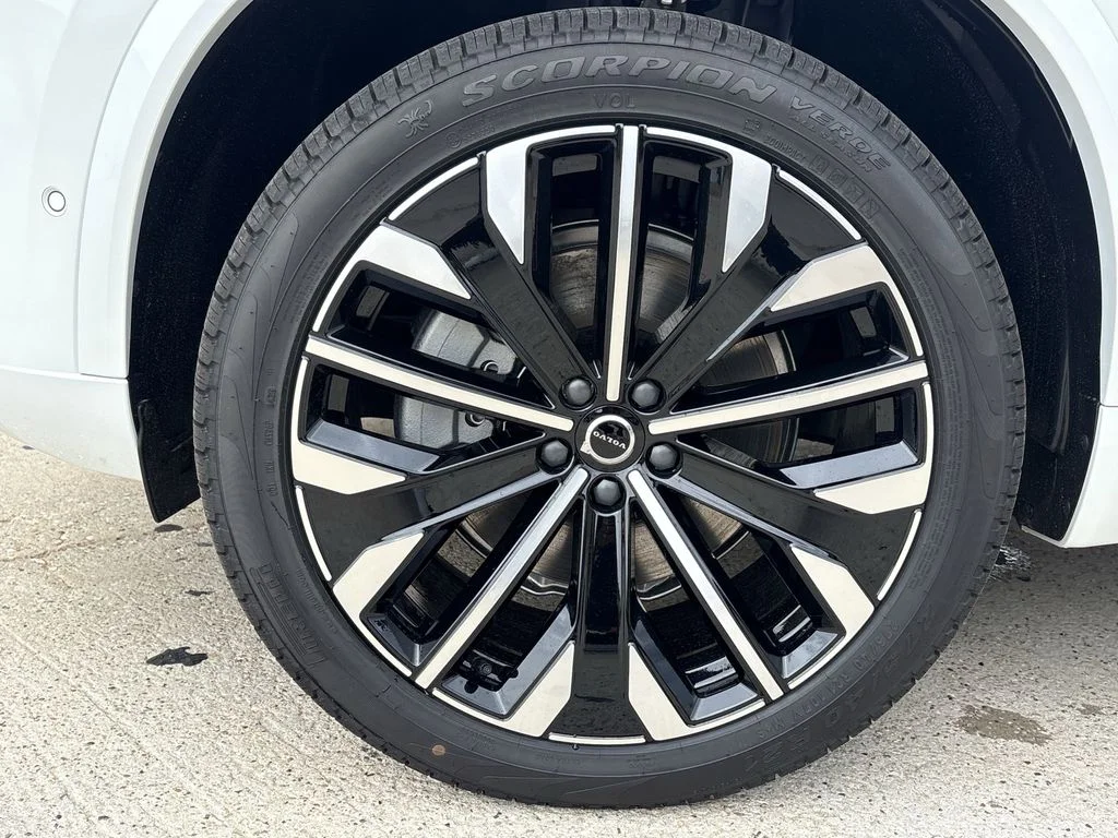New 2026 Crystal White Volvo Plus image 8