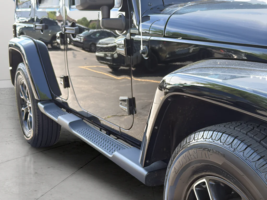 Used 2018 Black Jeep Unlimited Altitude image 12