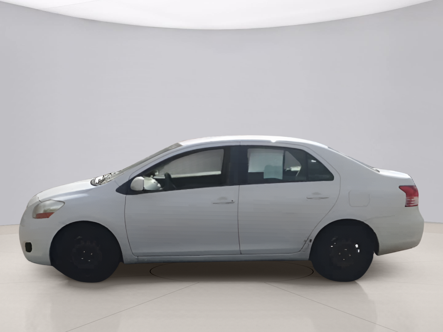 2010 Toyota Yaris Base photo 3