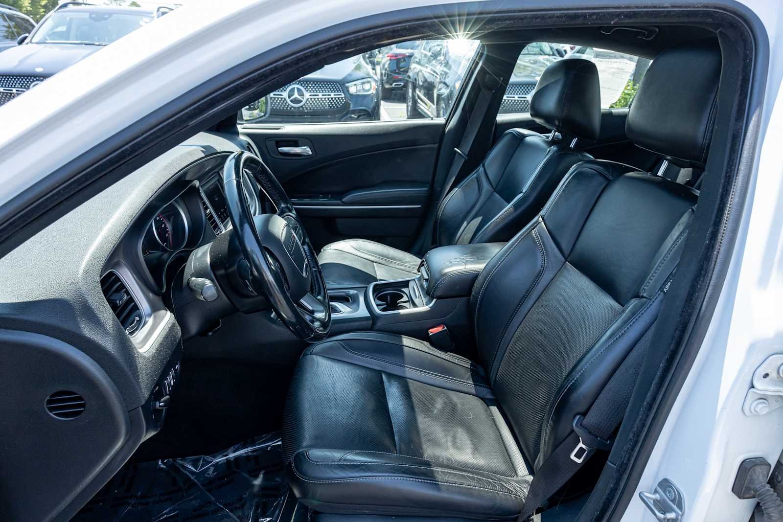 Used 2022 White Knuckle Clearcoat Dodge SXT image 29