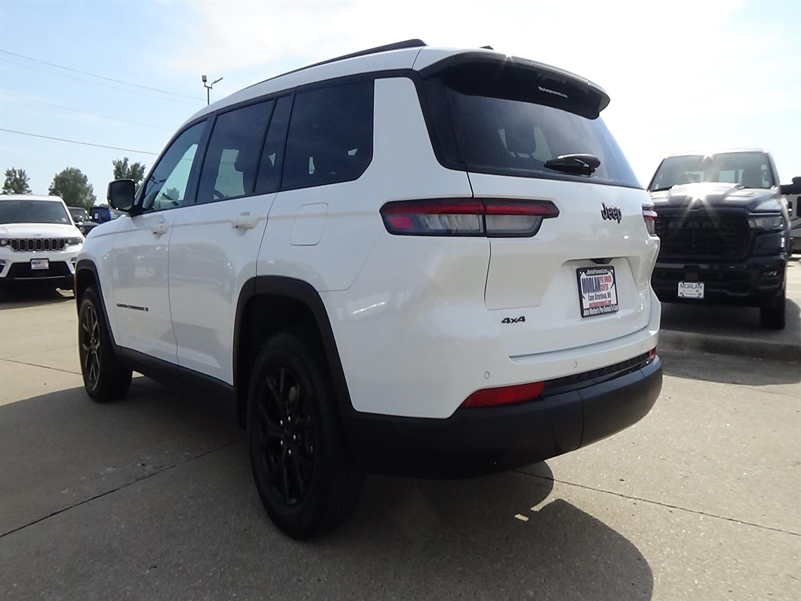 Certified Used 2025 Bright White Clear Coat (pw7) Jeep Altitude X image 9