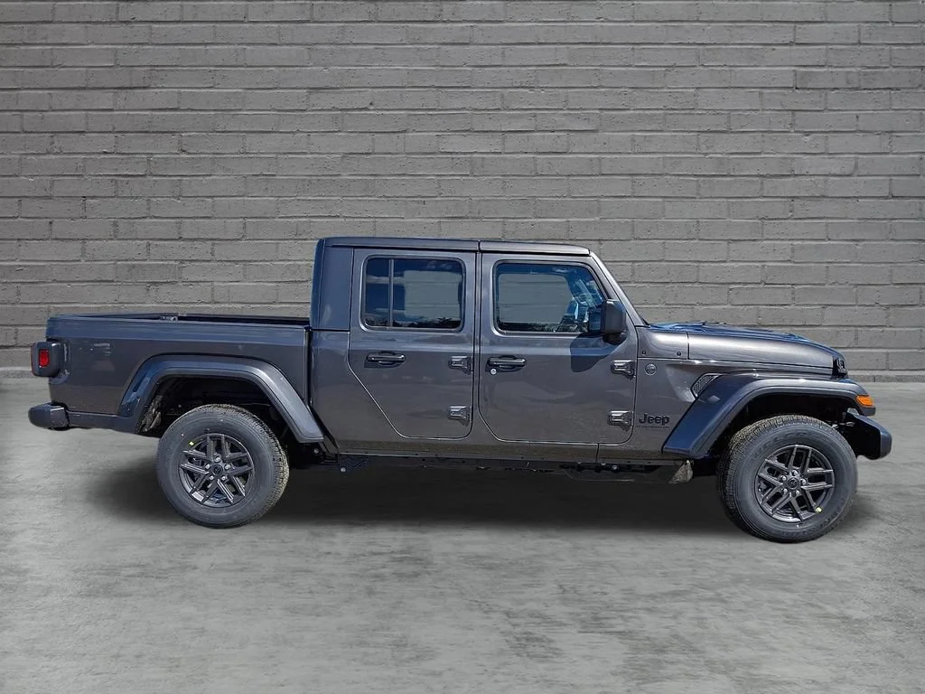 New 2026 Granite Crystal Metallic Clearcoat Jeep Sport S image 9