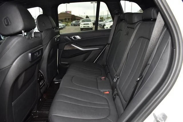 Used 2021 Alpine White BMW xDrive40i image 11