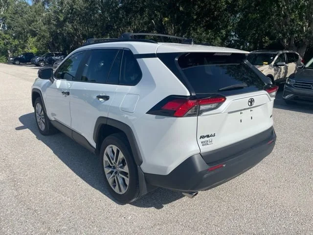 Used 2025 Pearl Toyota XLE Premium image 4