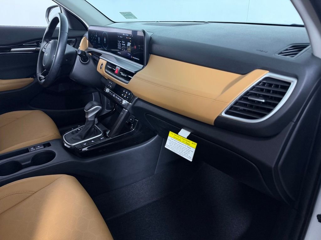 Used 2024 Snow White Pearl Kia SX image 32