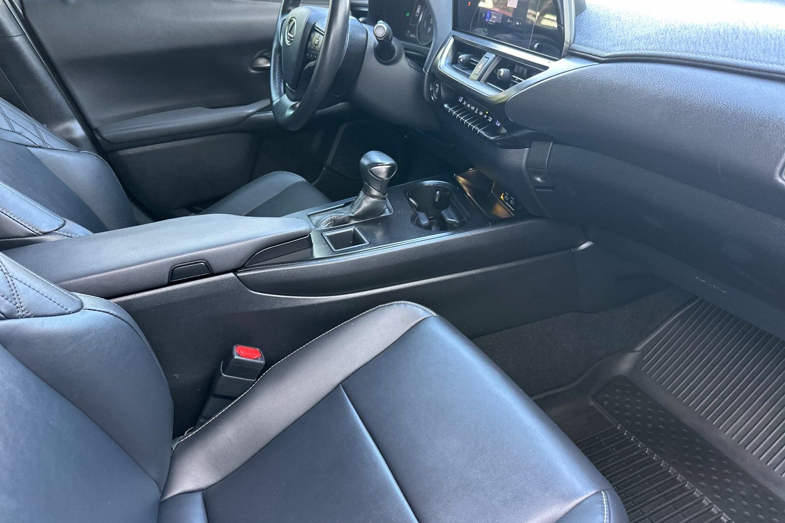 Used 2023 White Lexus 250h Base image 16