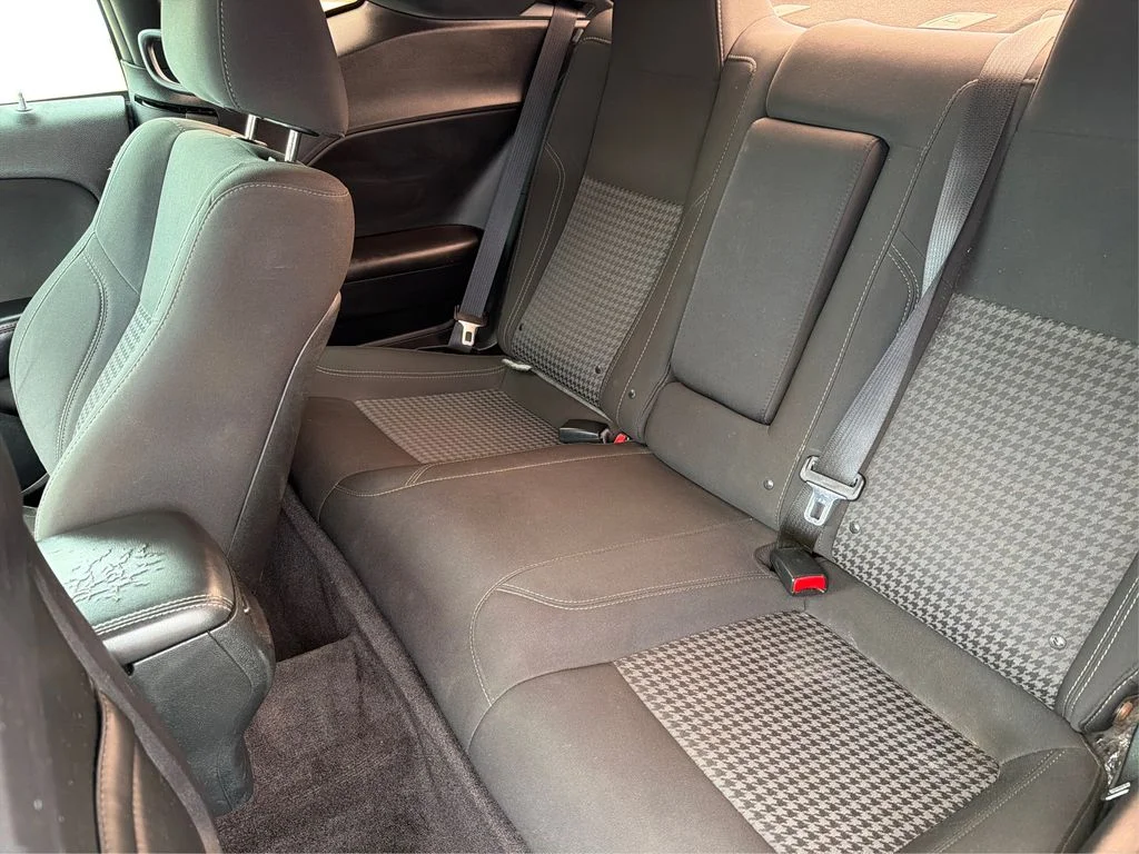 Used 2018 Pitch Black Clearcoat Dodge SXT image 11