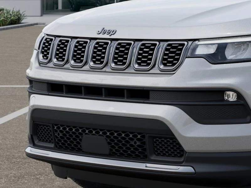 New 2026 Silver Zynith Metallic Clearcoat Jeep Latitude image 12