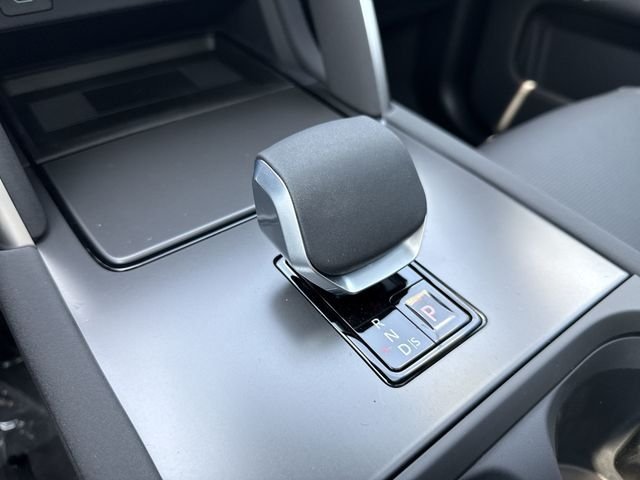 New 2026 Ostuni Pearl White LAND ROVER  image 19