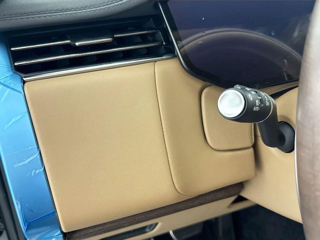 New 2026 Santorini Black Land Rover SE image 10