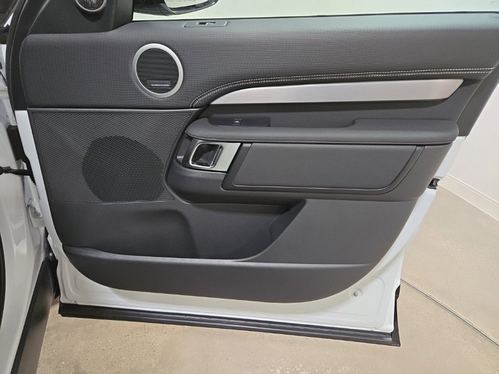 New 2026 Fuji White Land Rover Dynamic SE image 28