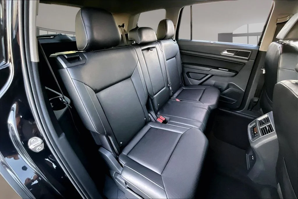 Used 2019 Black Volkswagen 3.6L V6 SEL R-Line image 23