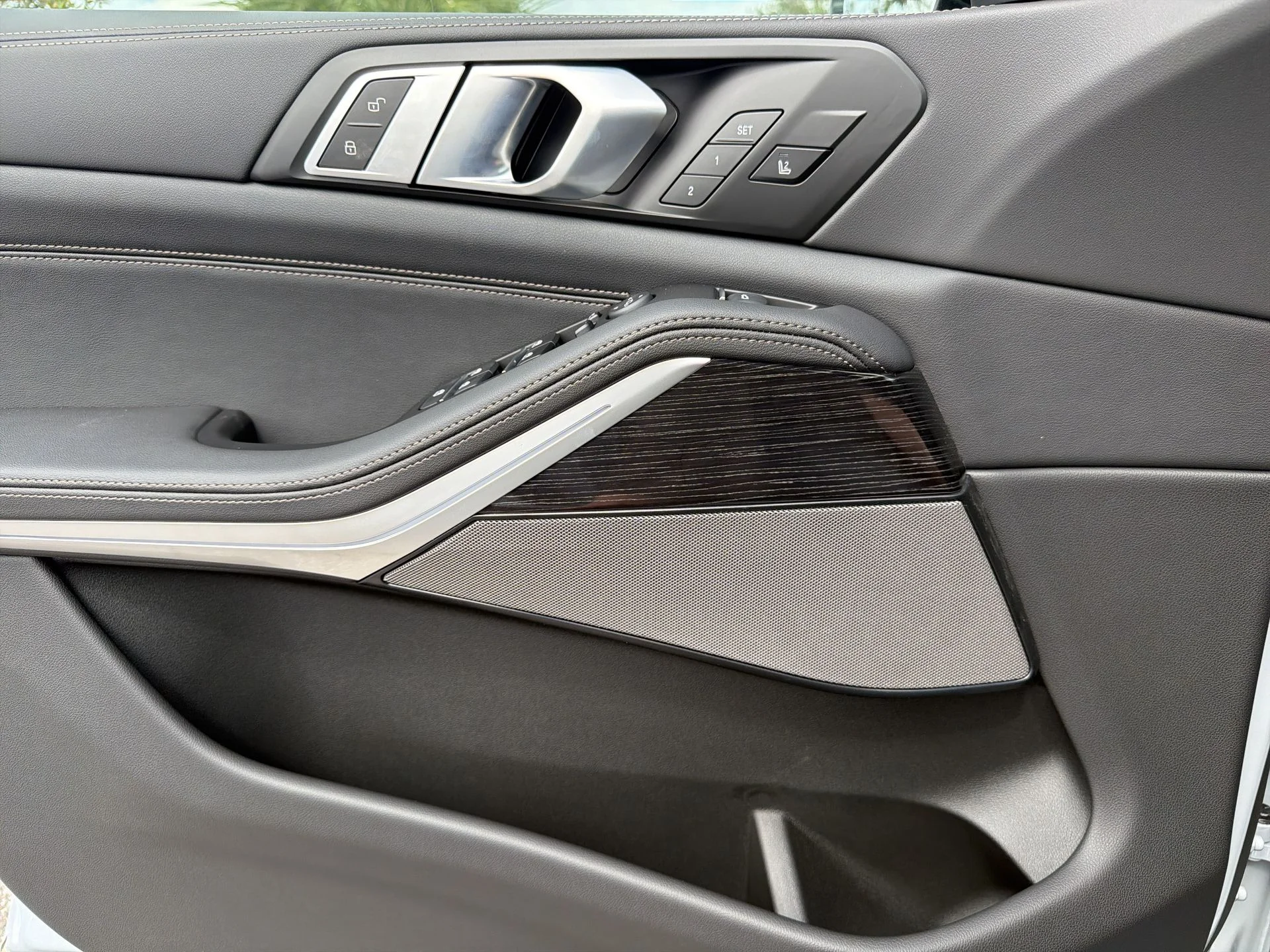 New 2026 Brooklyn Grey Metallic BMW xDrive40i image 27