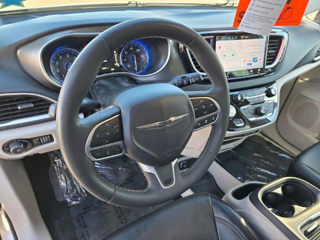 Used 2024 Silver Chrysler Touring L image 9
