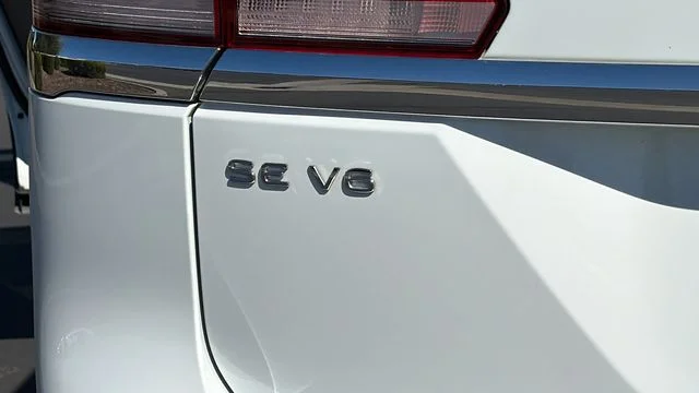 Used 2023 White Volkswagen 3.6L V6 SE w/Technology image 12