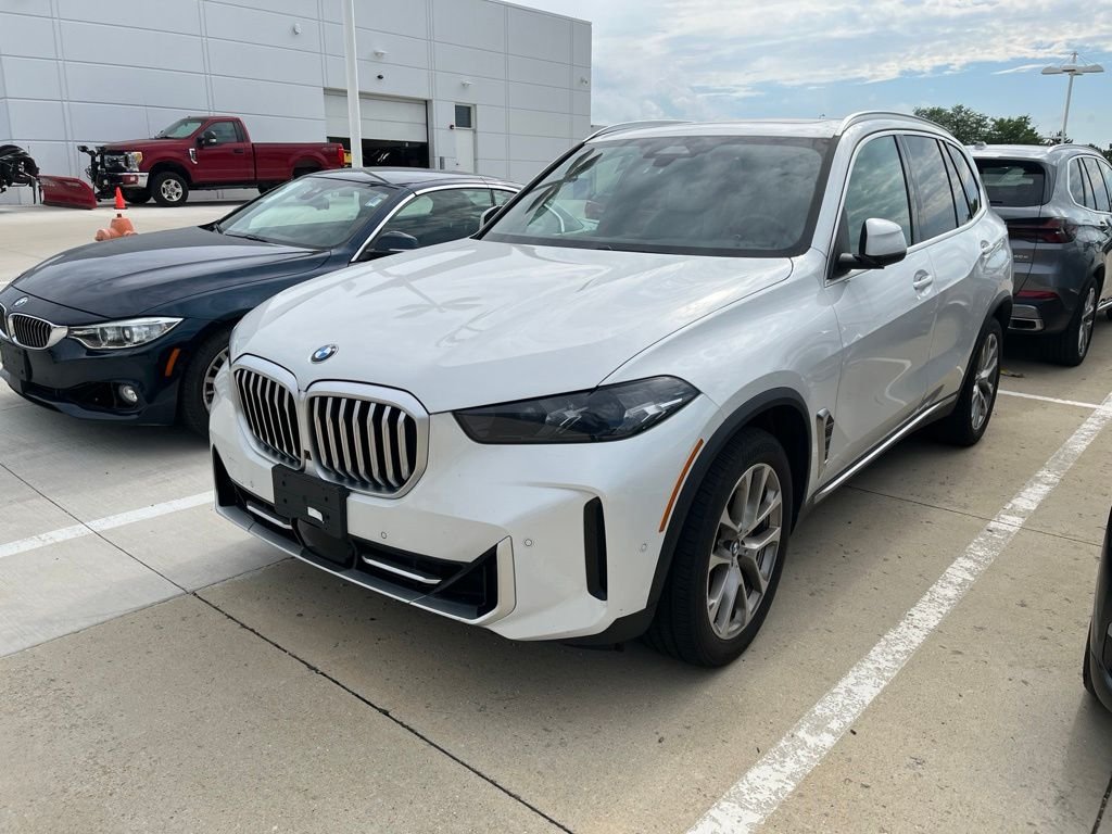 Used 2018 Alpine White BMW xDrive30i image 2