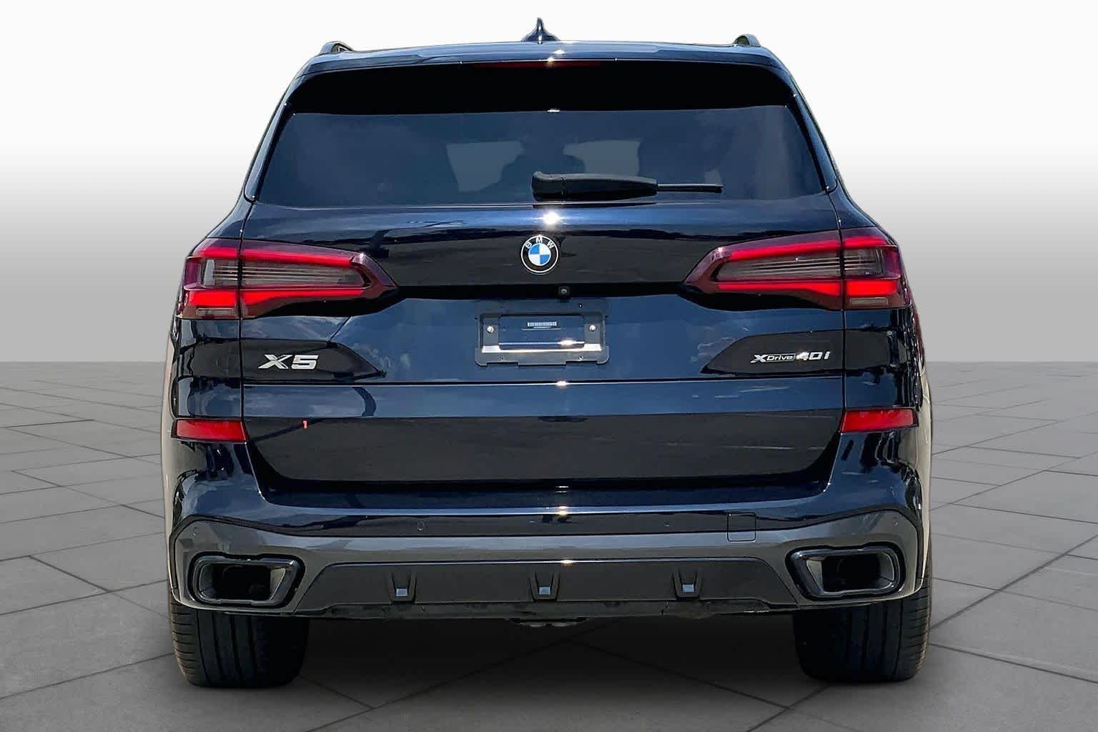 Used 2021 Black Sapphire Metallic BMW xDrive40i image 5