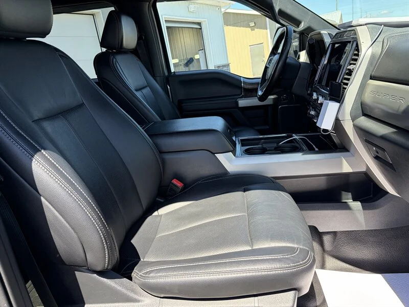 Used 2022 Grey Ford Super Duty Lariat image 6