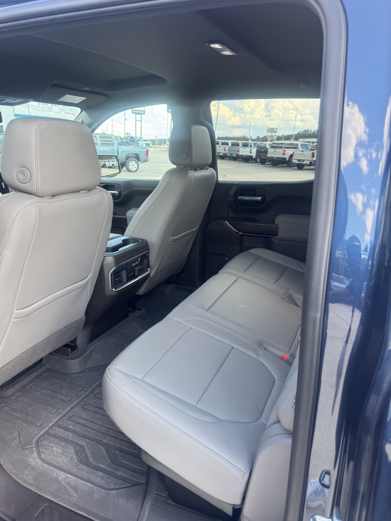 Used 2021 PACIFIC BLUE METALLIC GMC SLT image 10