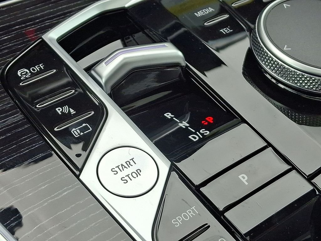 New 2026 Dravit Grey Metallic BMW xDrive50e image 7