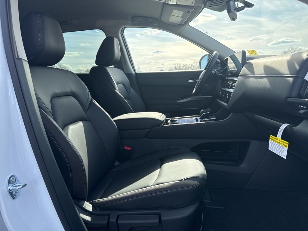 New 2026 White Nissan SL image 21