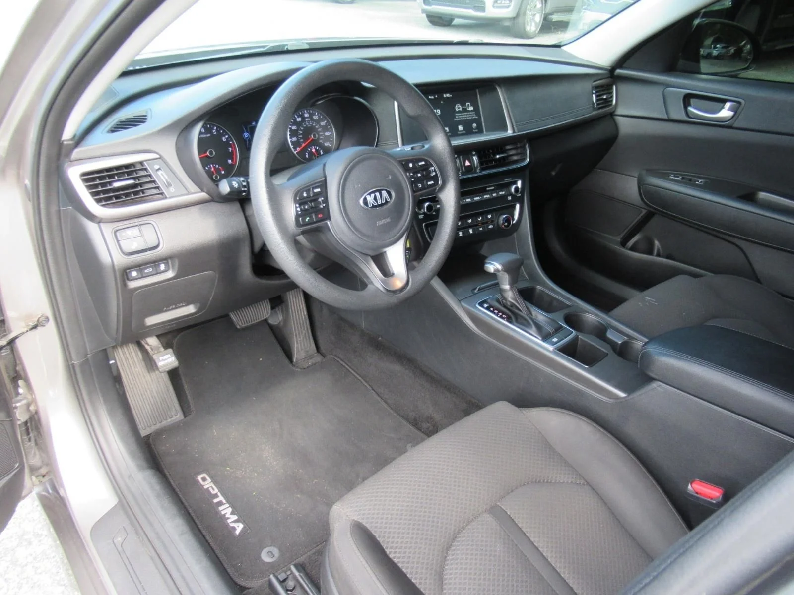 Used 2018 Silver Kia LX image 17
