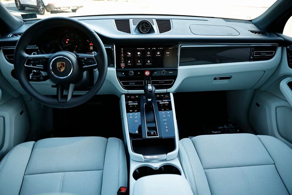 2026 Porsche Macan T - Photo 28