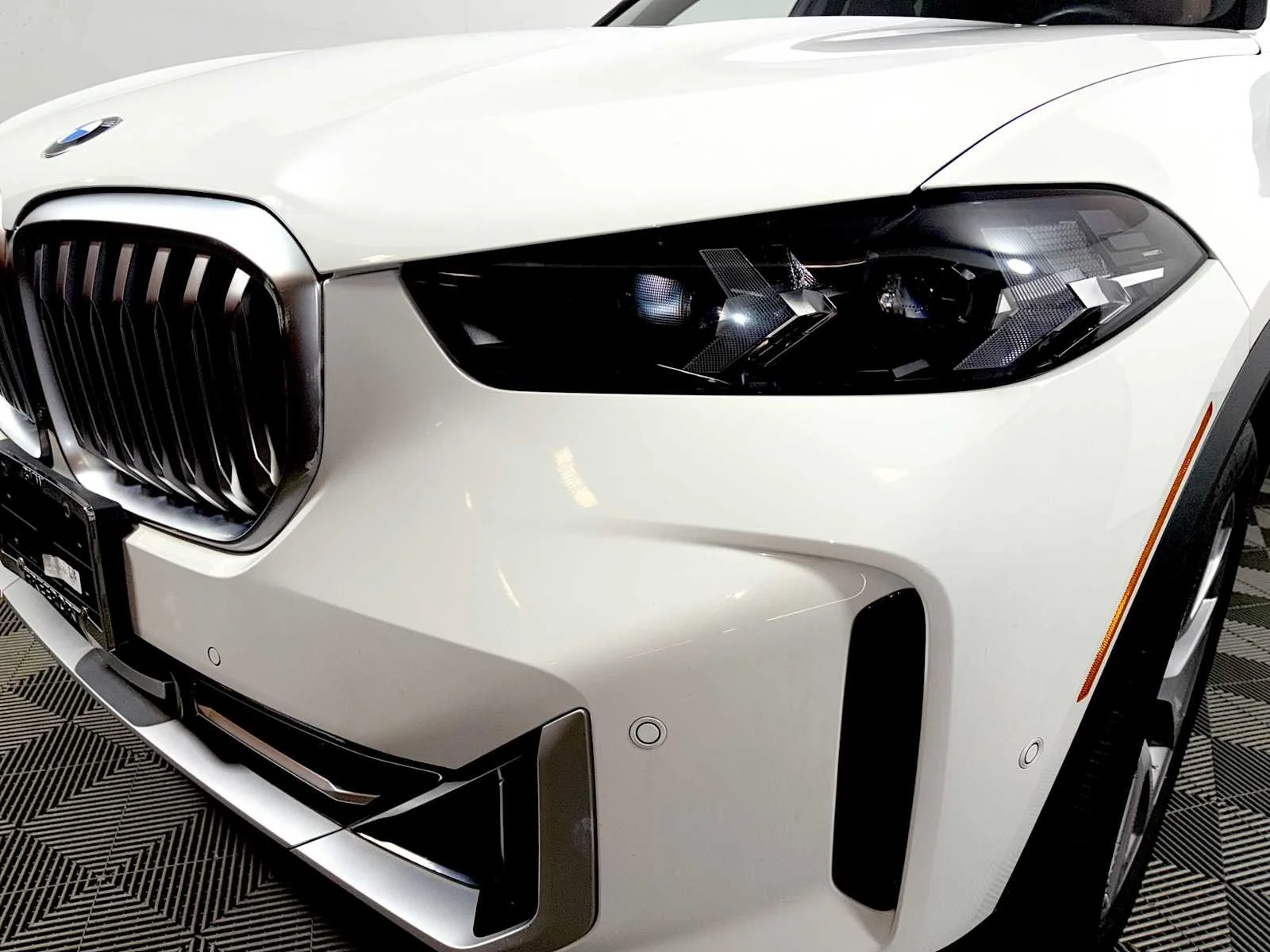 Used 2024 Alpine White BMW xDrive40i image 26