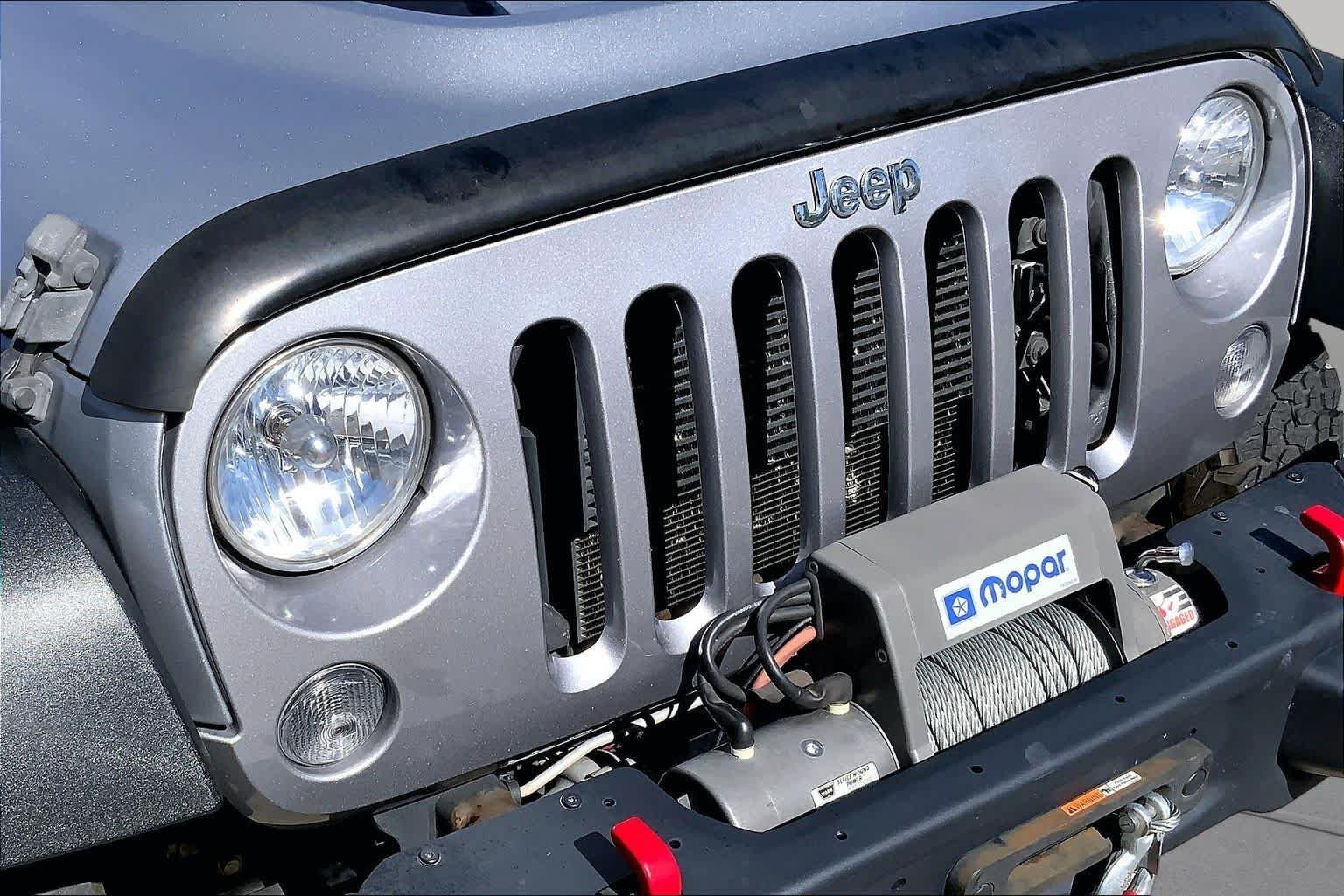 Used 2015 Billet Silver Metallic Clearcoat Jeep Rubicon Hard Rock image 28