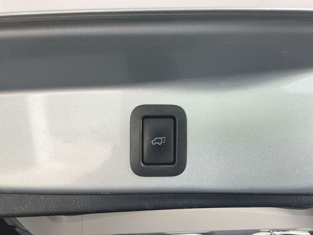 Used 2017 Silver Toyota XLE image 28