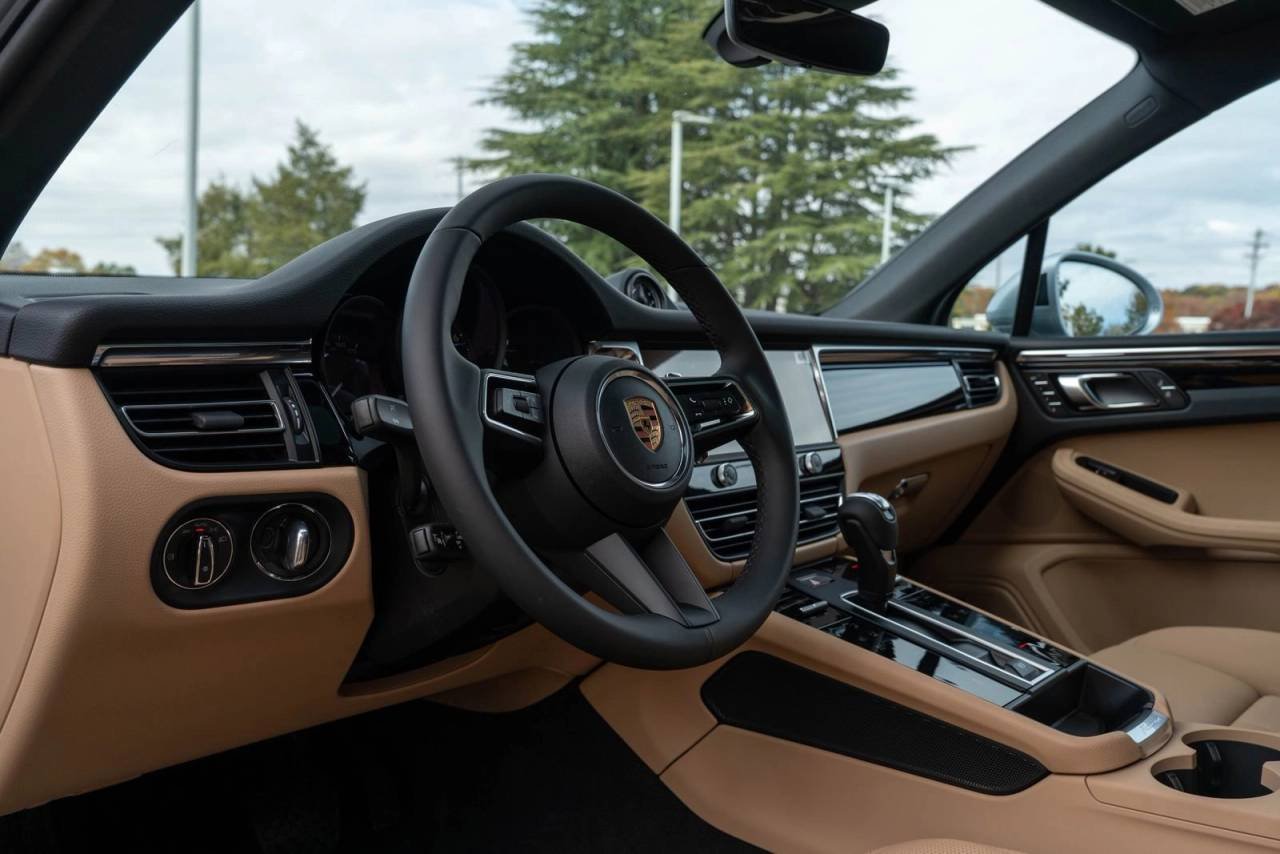 Used 2026  Porsche  image 4