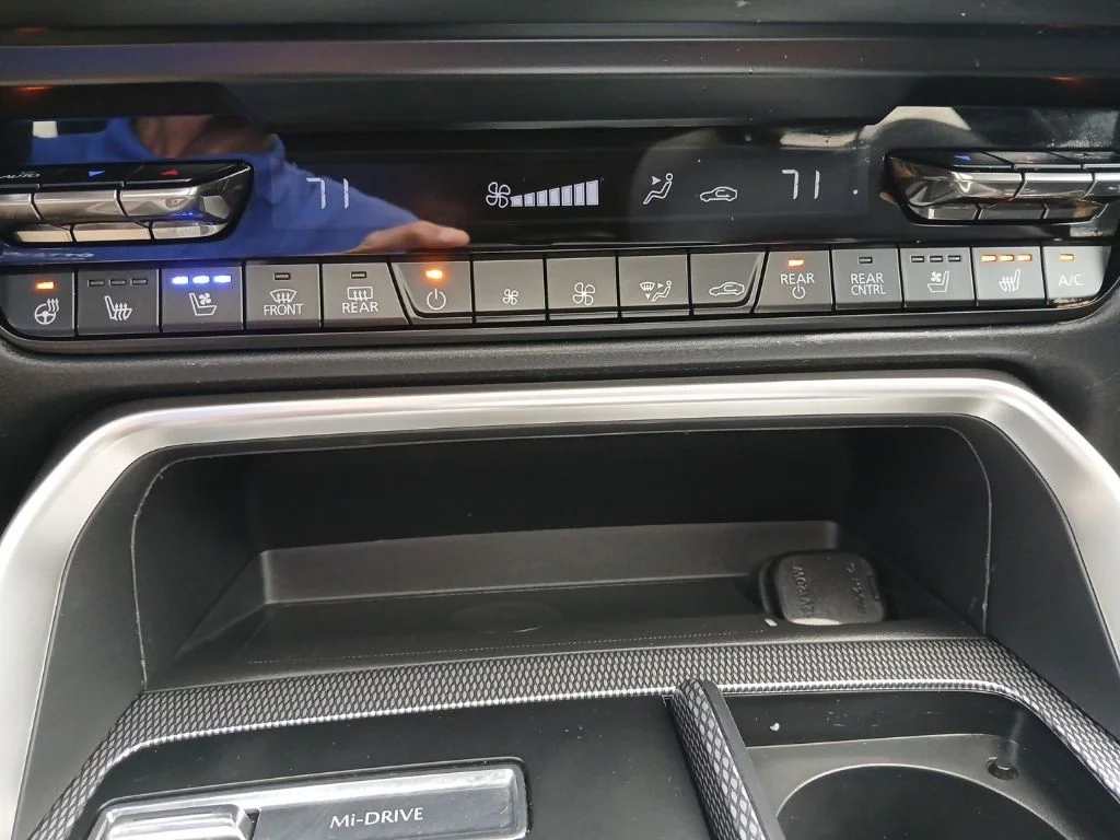Used 2025 White Mazda Premium Plus image 9
