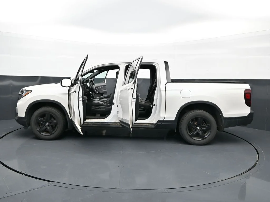 Used 2023 Platinum White Pearl Honda Black Edition image 42