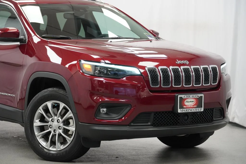 Used 2021 Red Jeep Latitude Lux image 6