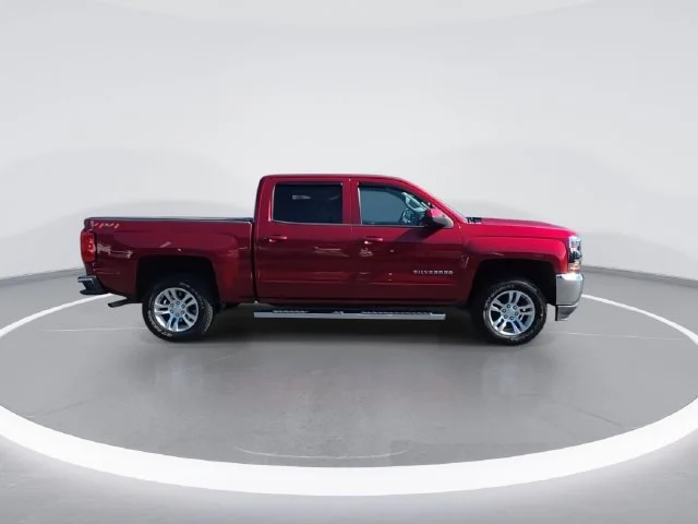 Used 2018 Red Chevrolet LT image 9