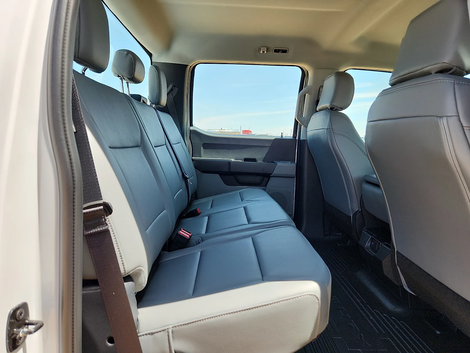 New 2026 Oxford White Ford F-450® XL image 19