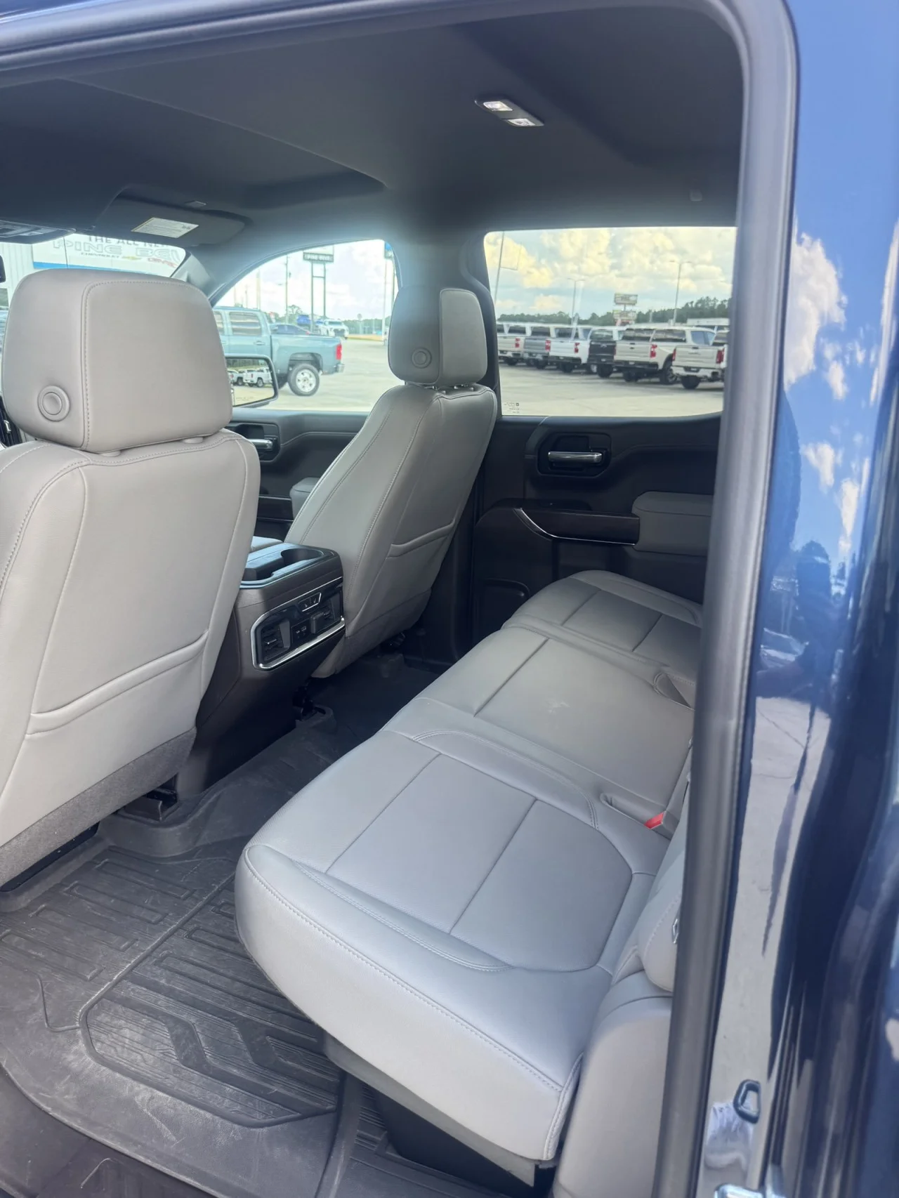 Used 2021 PACIFIC BLUE METALLIC GMC SLT image 10