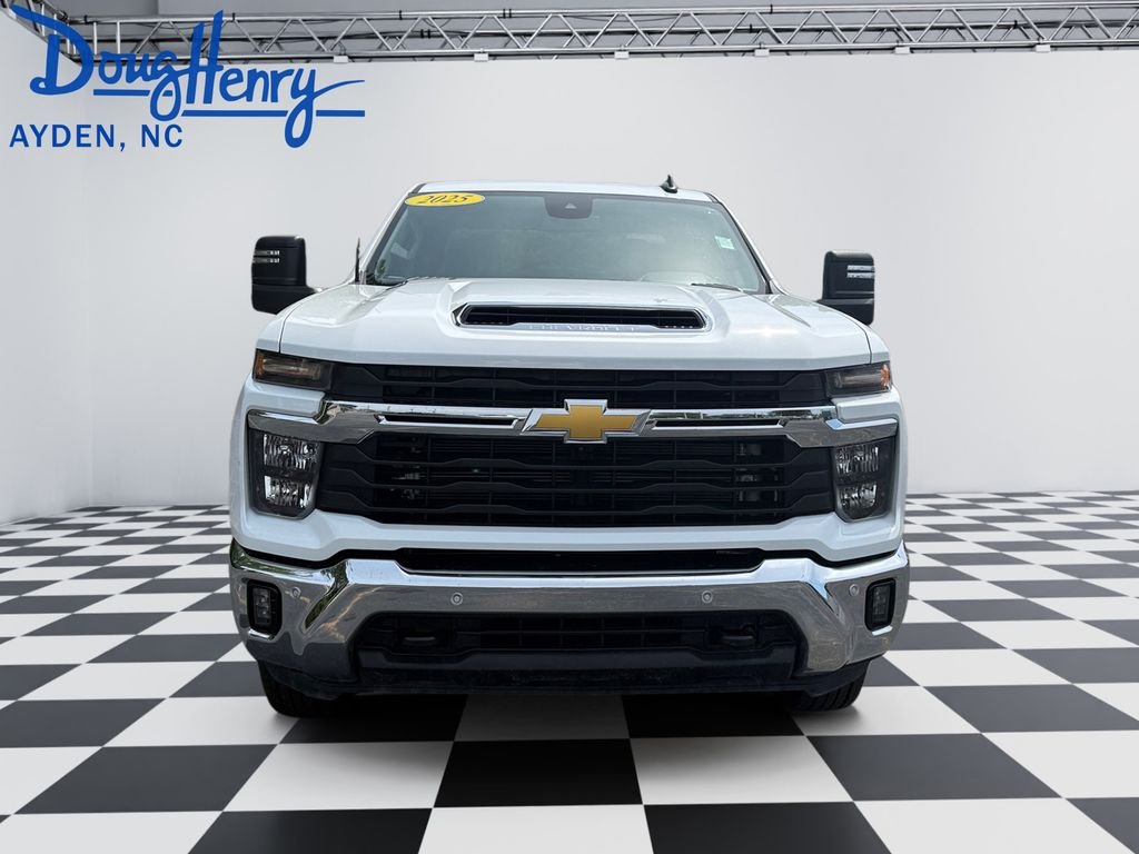 Used 2025 White Chevrolet LT image 8