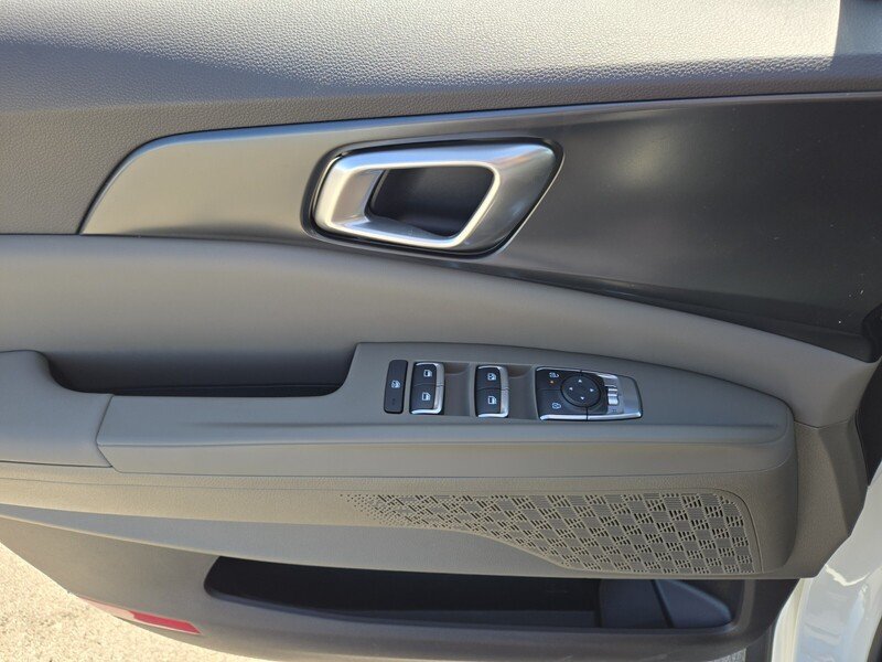 New 2026 Snow White Pearl Kia LXS image 11